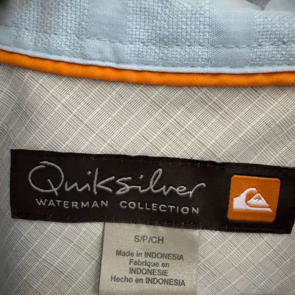 C. Quiksilver Light blue short sleeve button up shirt size S - Picture 3 of 3